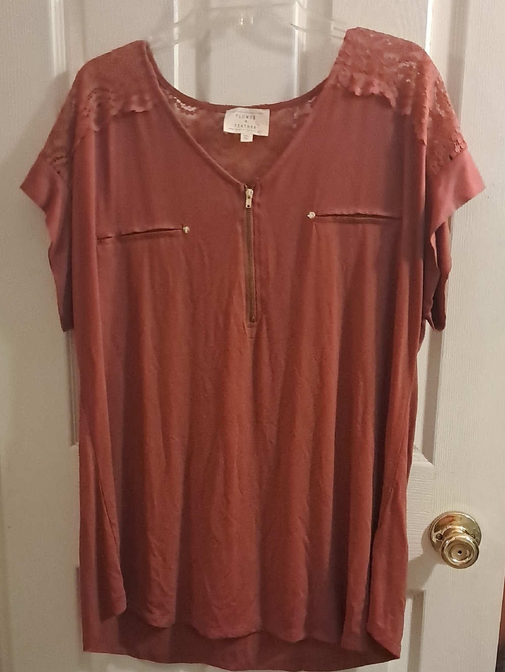 Zip-Front Mauve Tunic with Lace Shoulder Detail